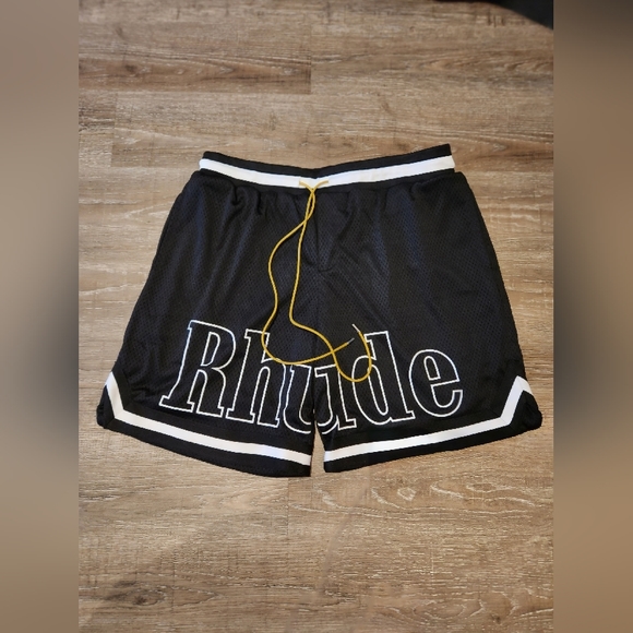 Rhude Shorts Size XL - Picture 1 of 2